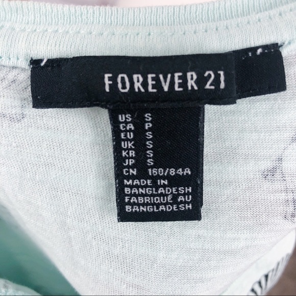 F21 Aqua Shell Print Boxy Crop Tee Small - Picture 7 of 7